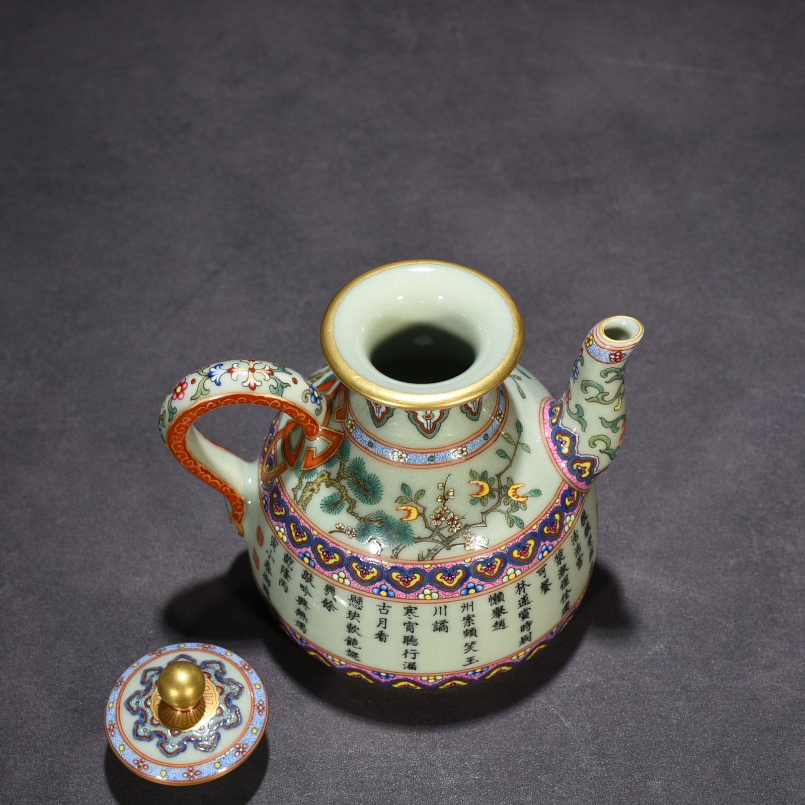 Qing Dynasty Qianlong Yangcai pink green ground teapot