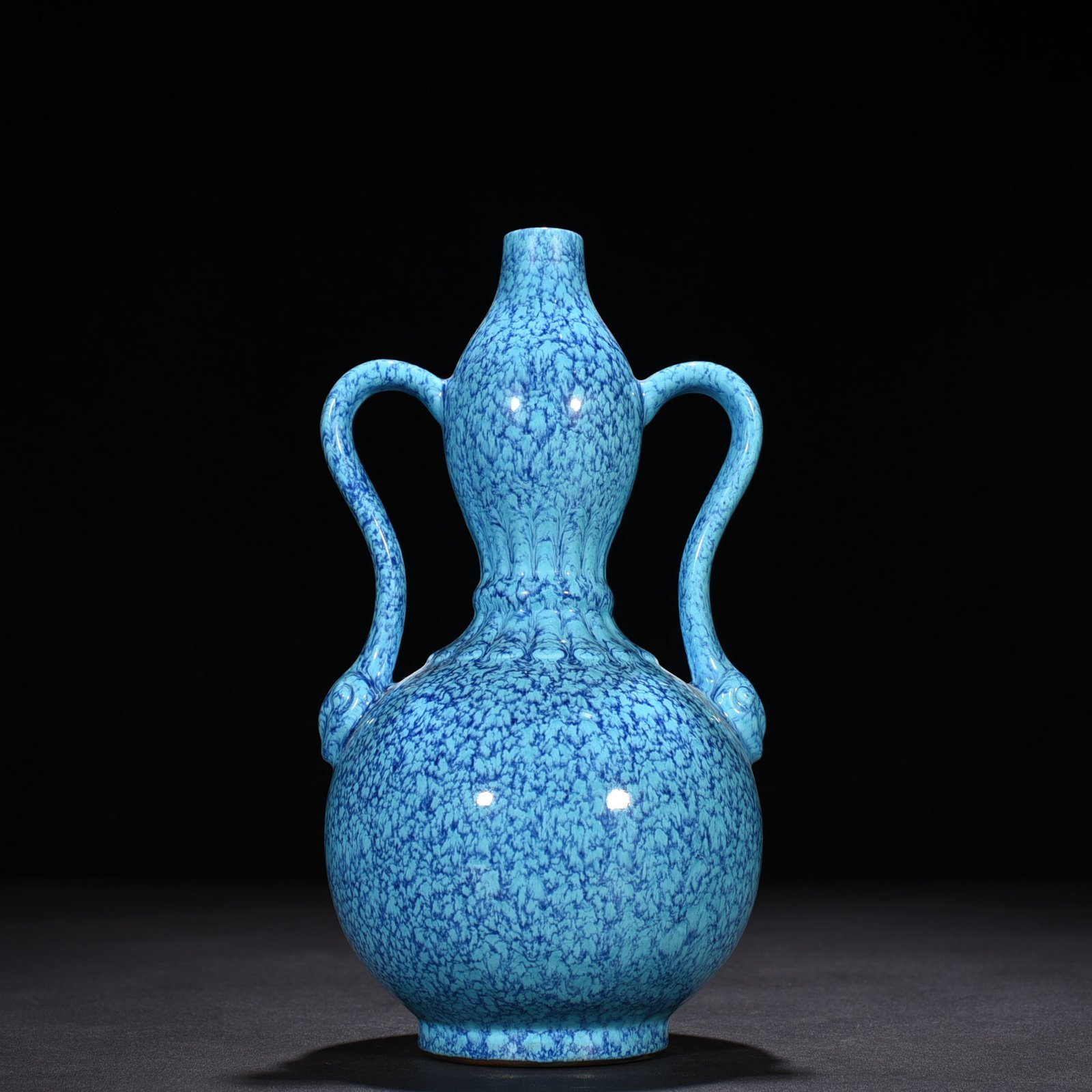 Qing Dynasty Qianlong furnace Jun glazed Ruyi ear gourd vase