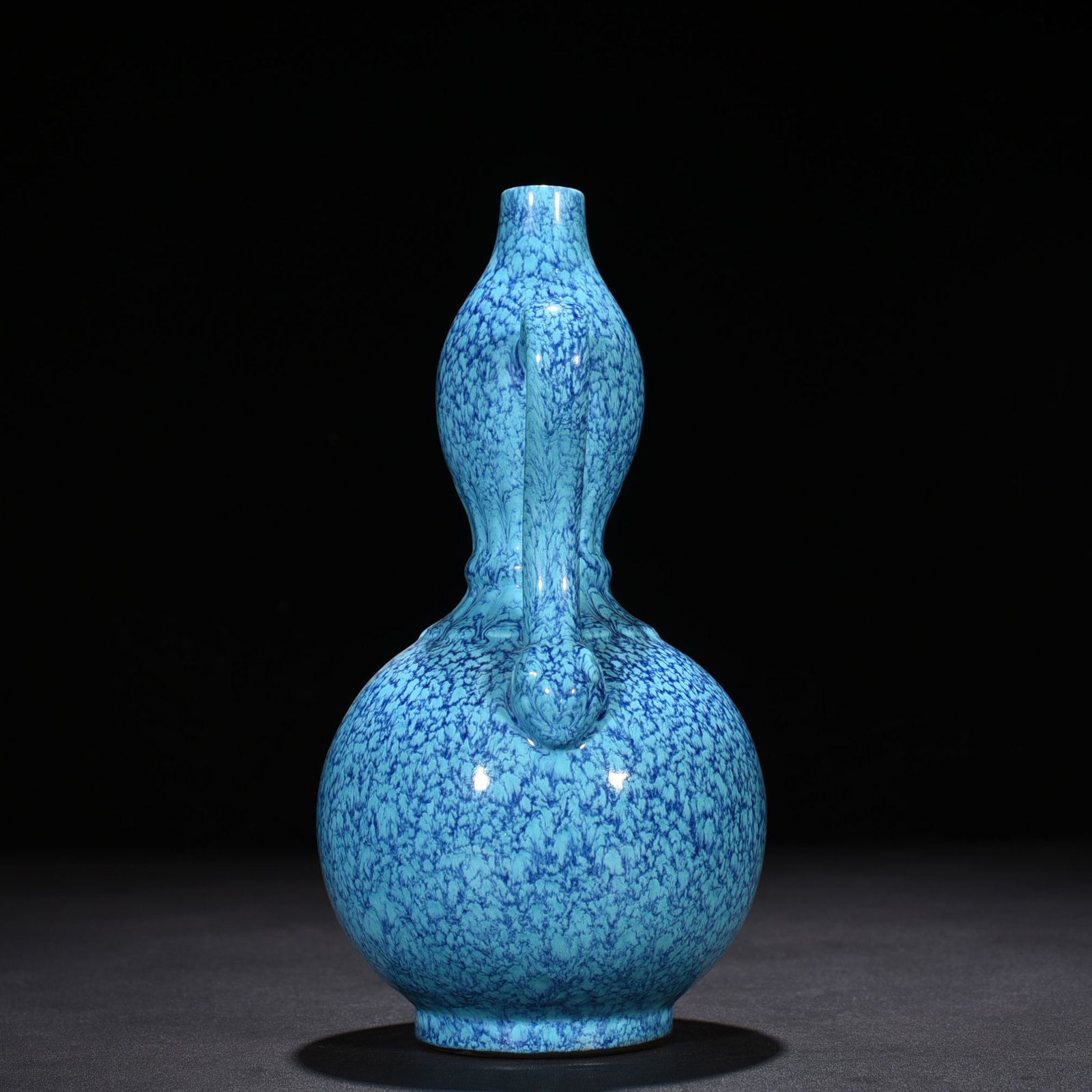 Qing Dynasty Qianlong furnace Jun glazed Ruyi ear gourd vase