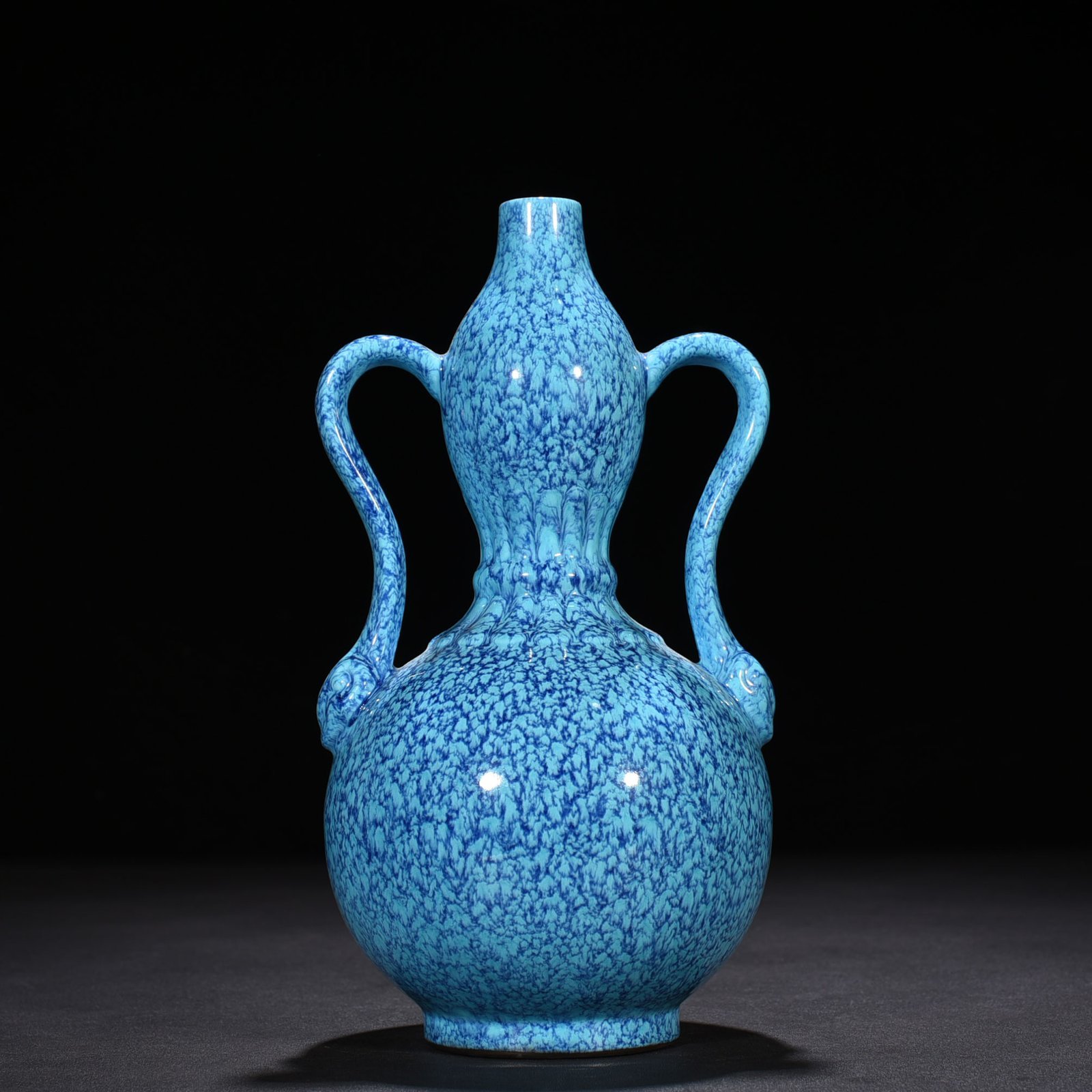 Qing Dynasty Qianlong furnace Jun glazed Ruyi ear gourd vase