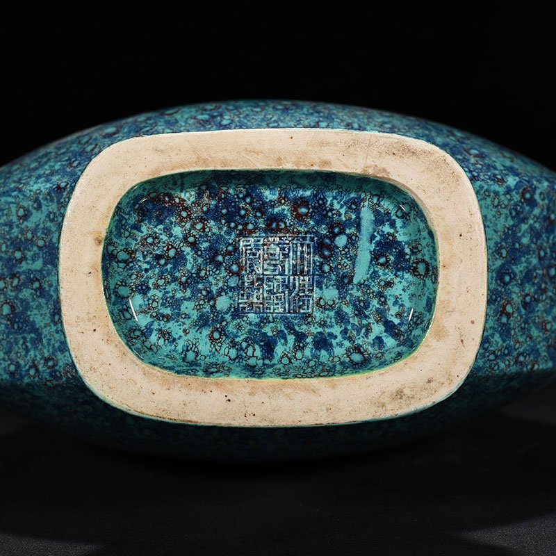 Qing Dynasty Qianlong furnace Jun-glazed moon vase