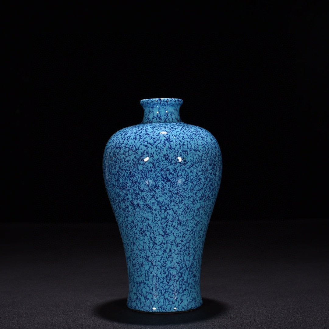 Qing Dynasty Qianlong furnace Jun glazed plum vase