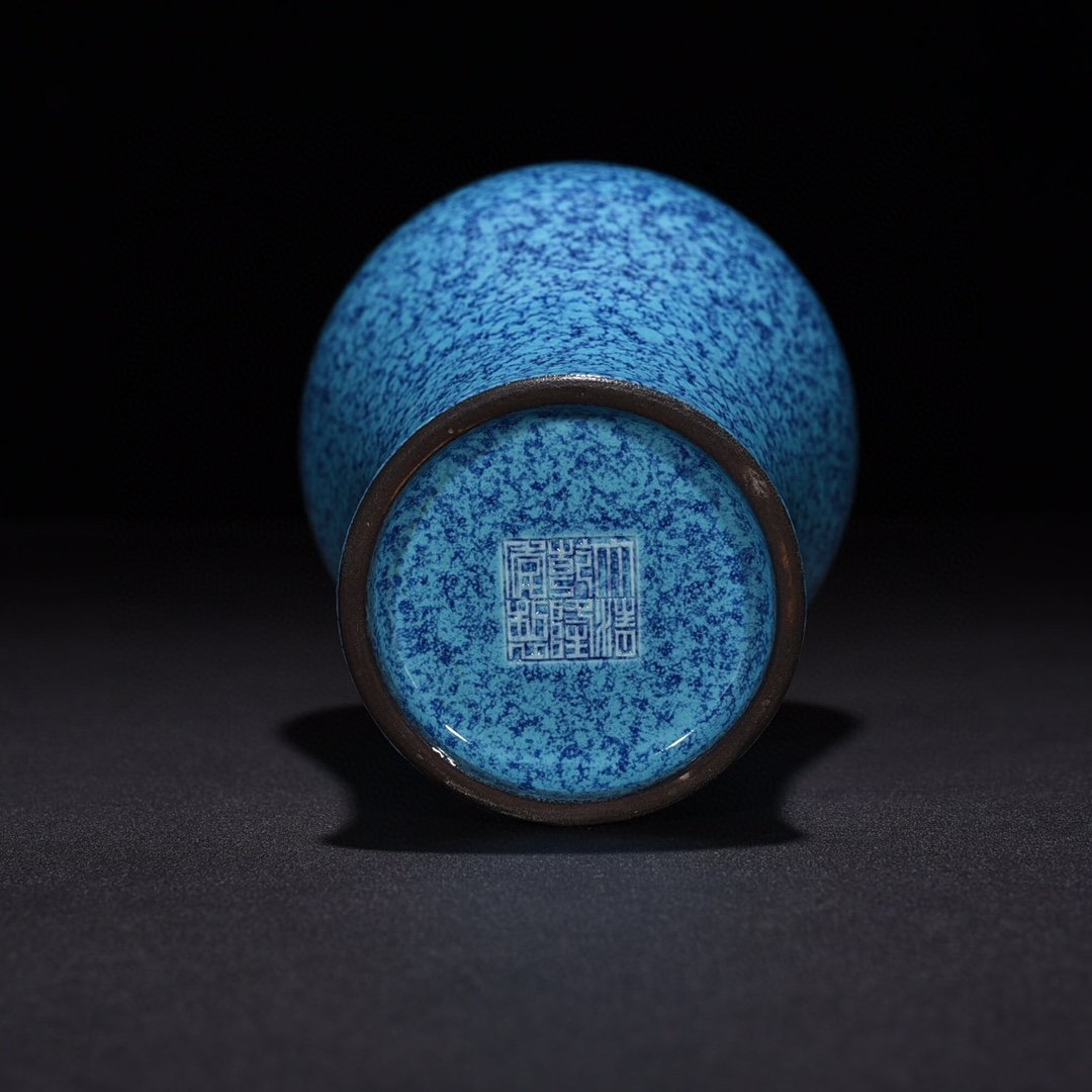 Qing Dynasty Qianlong furnace Jun glazed plum vase