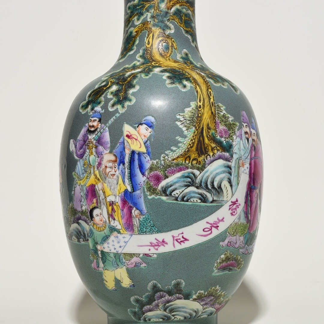Qing Dynasty Qianlong furnace Jun glaze pastel figure vase