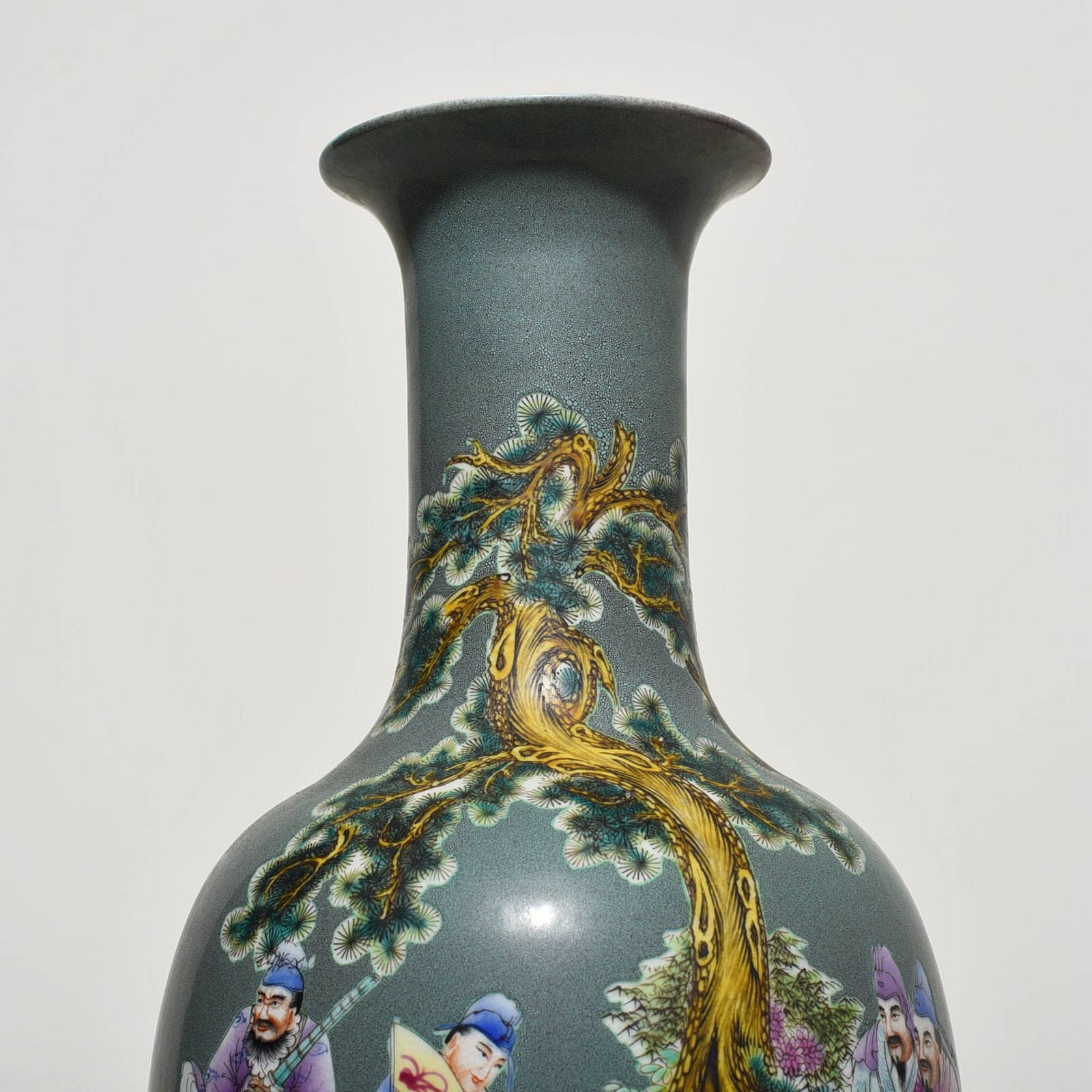 Qing Dynasty Qianlong furnace Jun glaze pastel figure vase