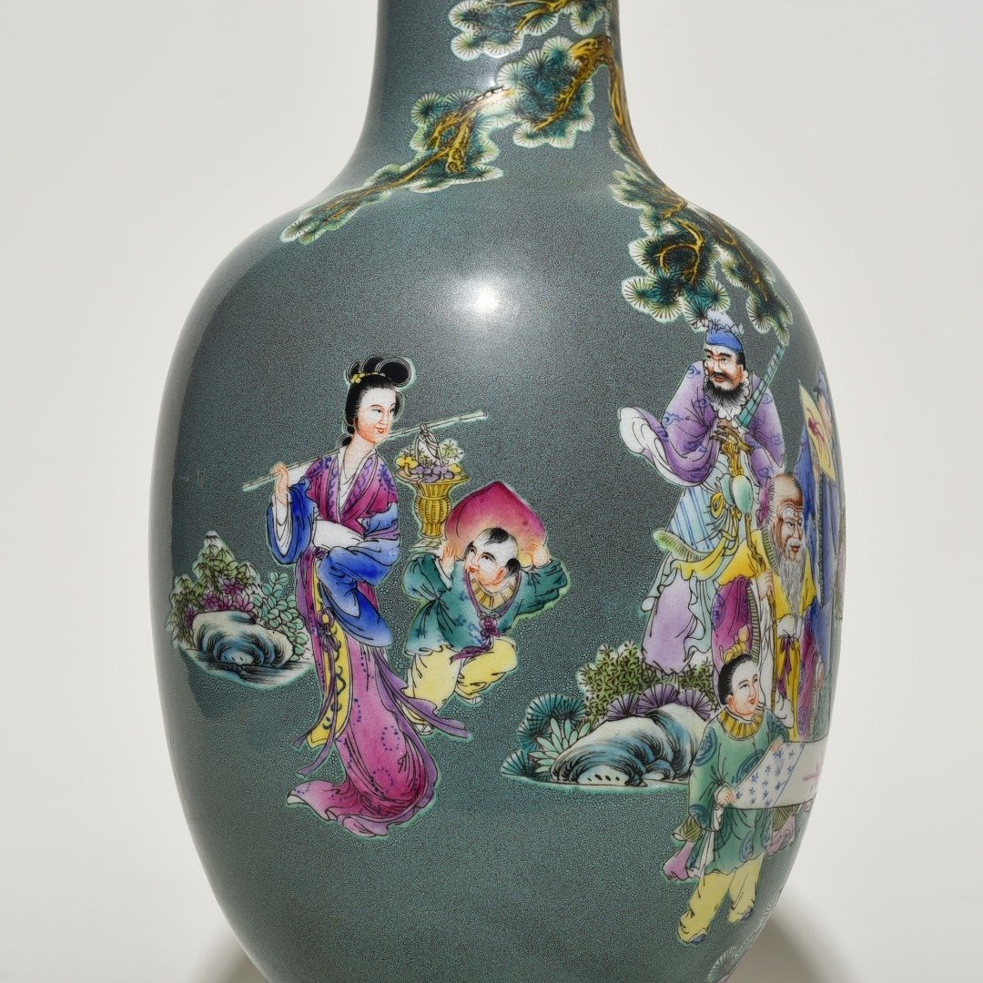 Qing Dynasty Qianlong furnace Jun glaze pastel figure vase