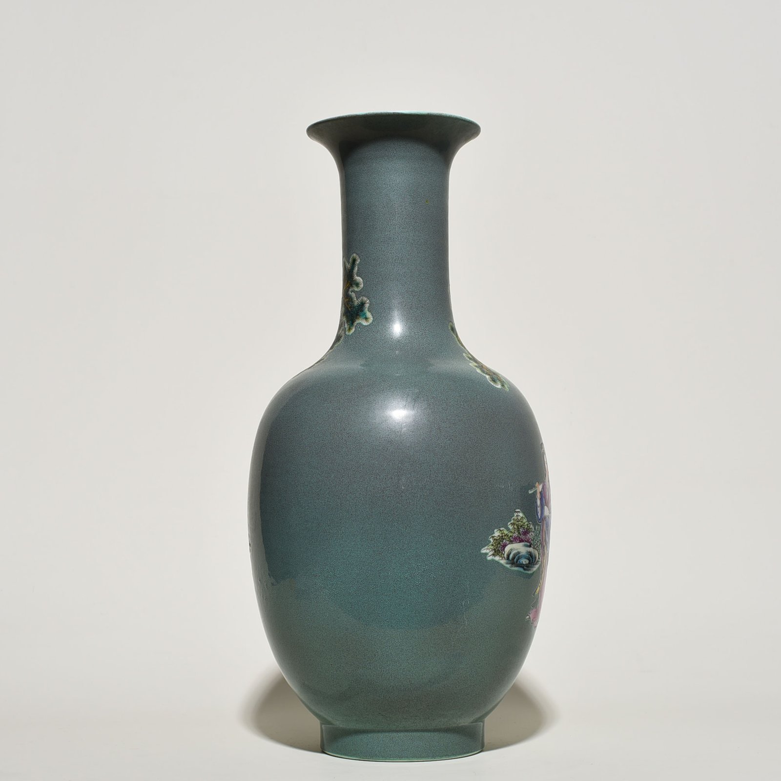 Qing Dynasty Qianlong furnace Jun glaze pastel figure vase