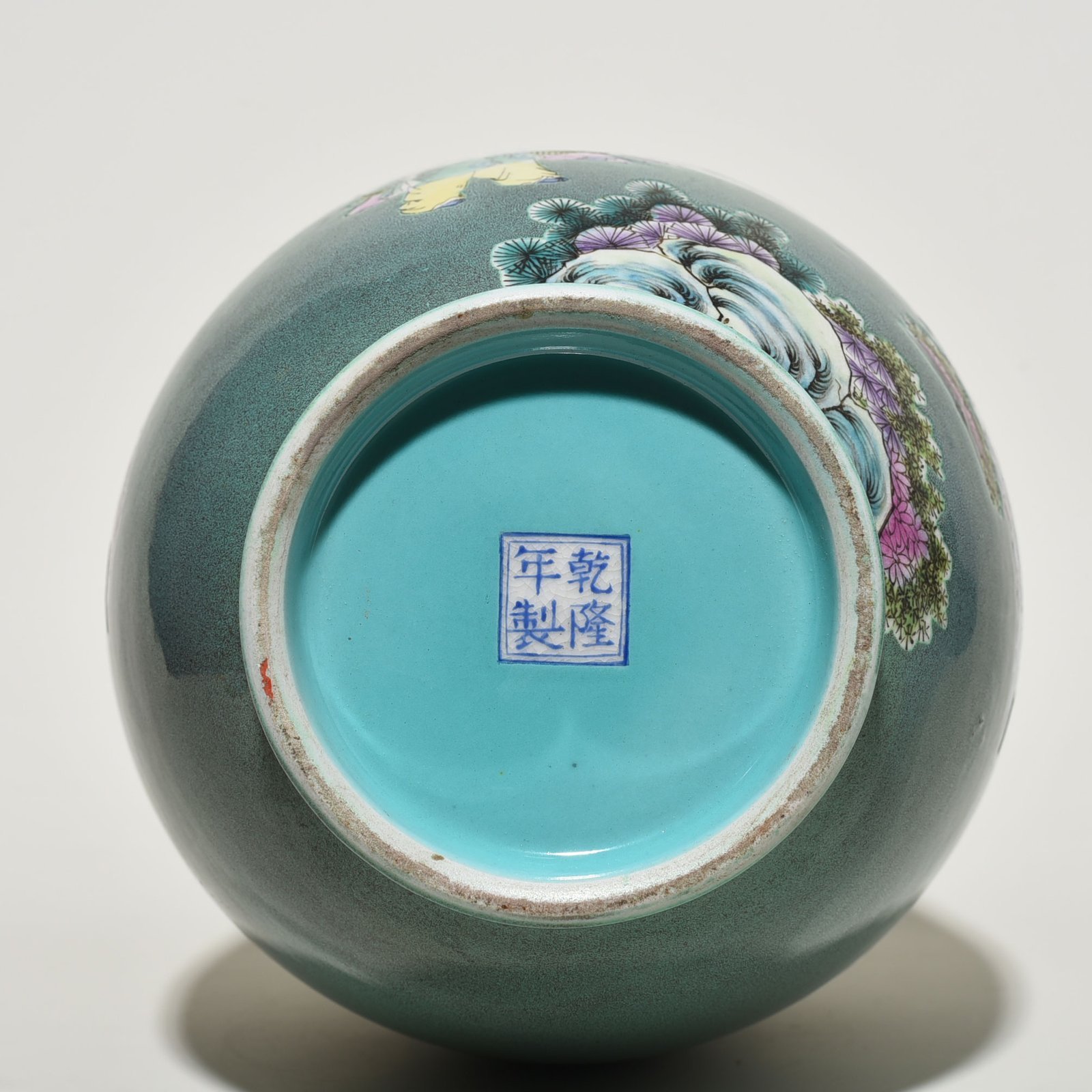 Qing Dynasty Qianlong furnace Jun glaze pastel figure vase