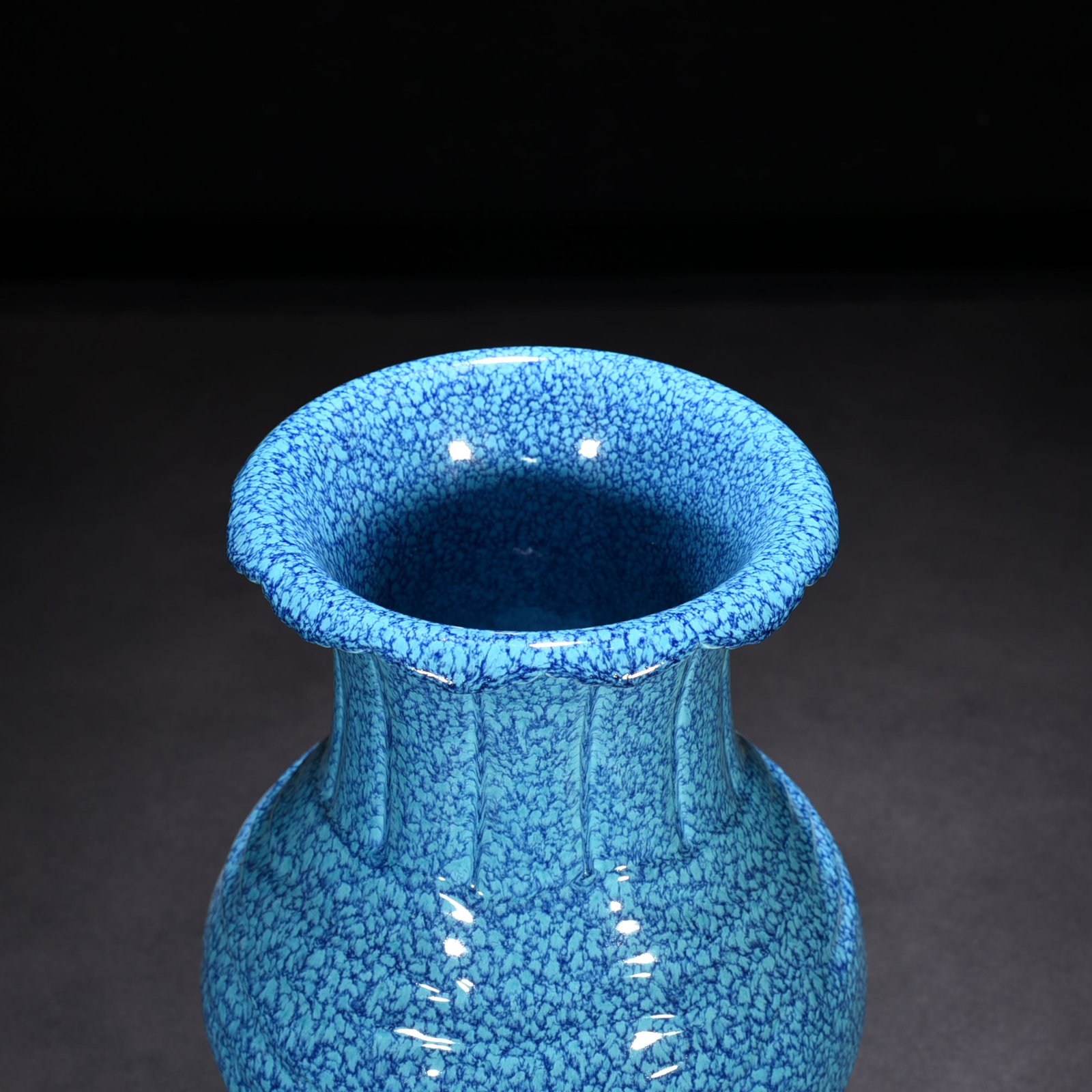 Qing Dynasty Qianlong furnace Jun glazed brocade vase