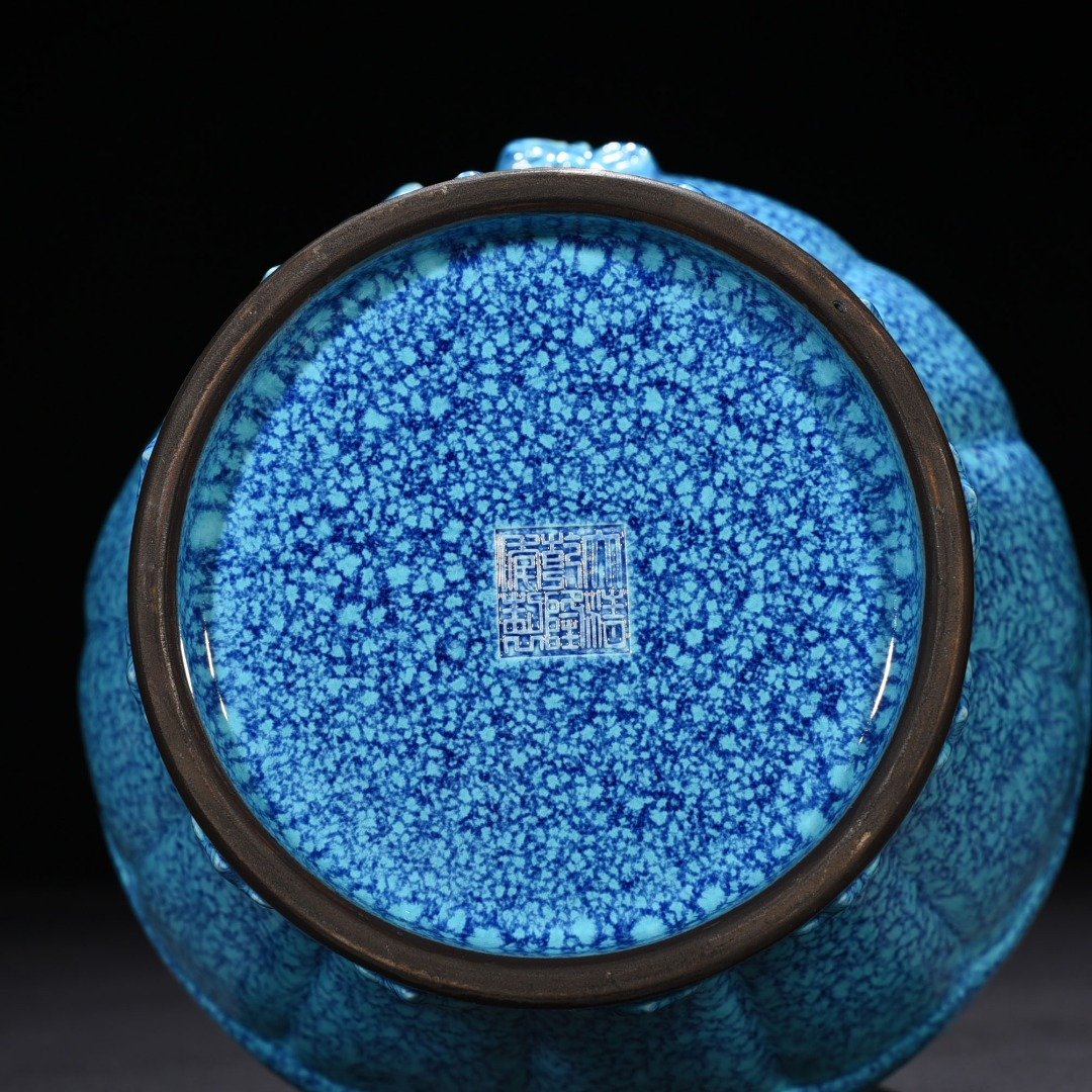 Qing Dynasty Qianlong furnace Jun glazed brocade vase