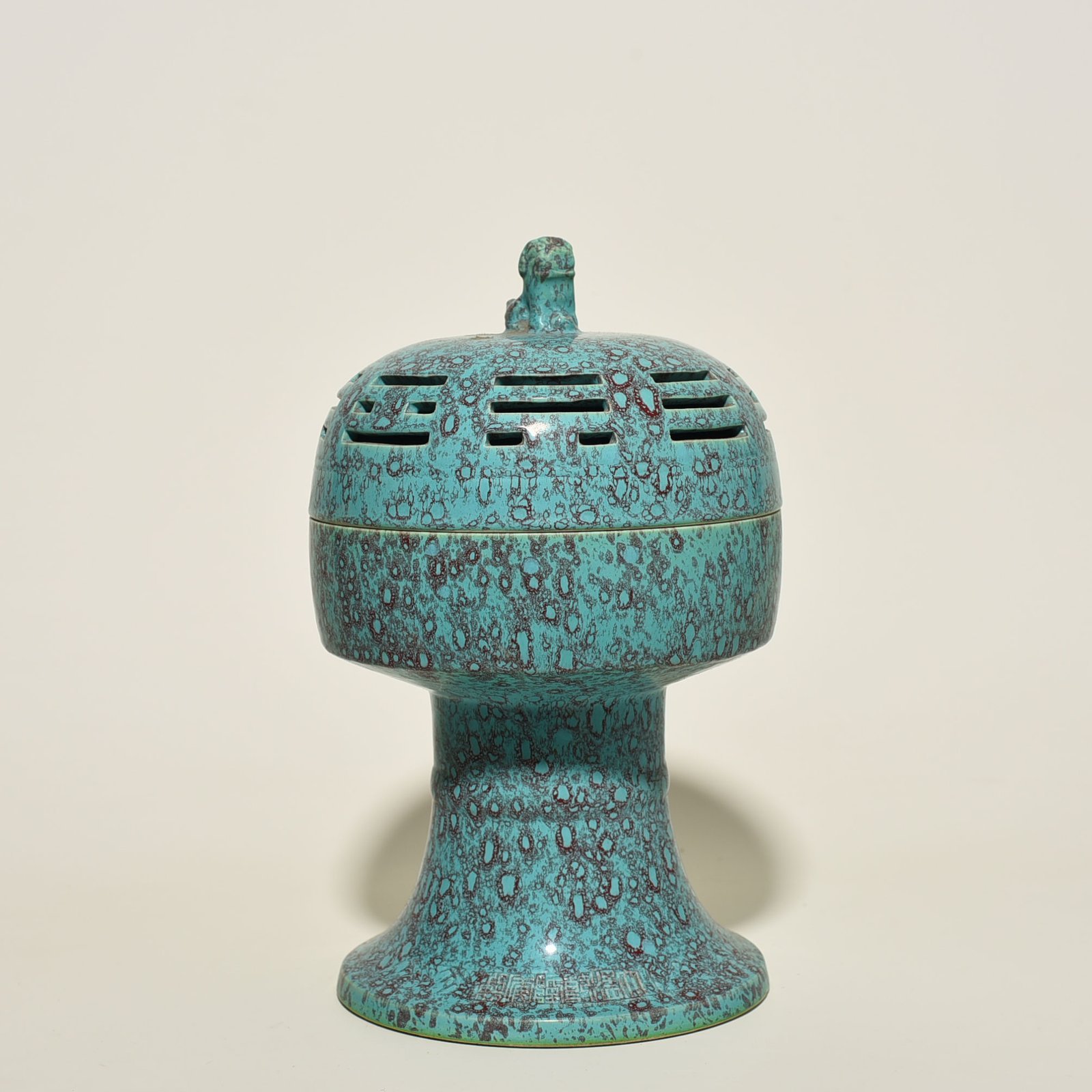 Qing Dynasty Qianlong furnace Jun glaze carved Eight Diagrams