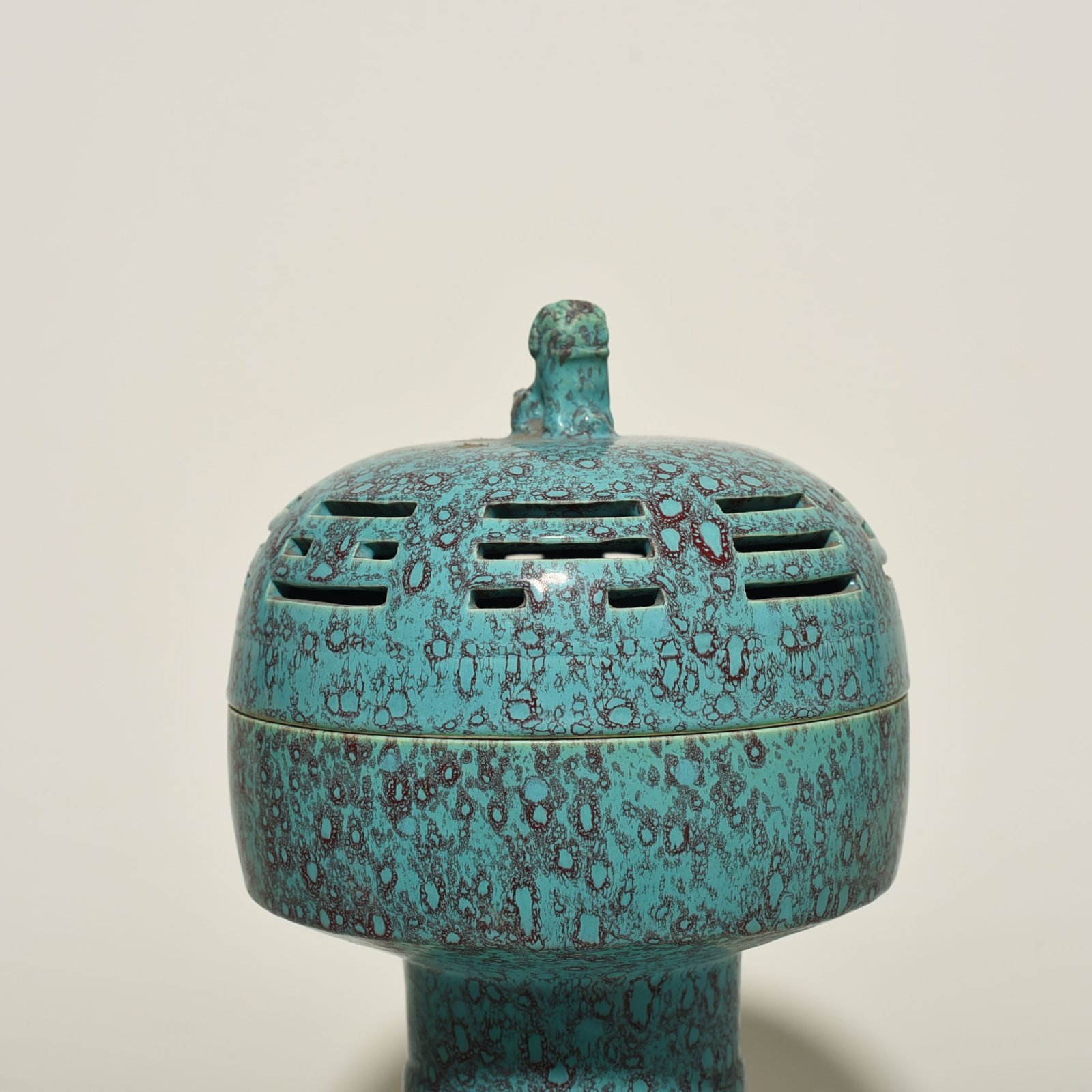 Qing Dynasty Qianlong furnace Jun glaze carved Eight Diagrams