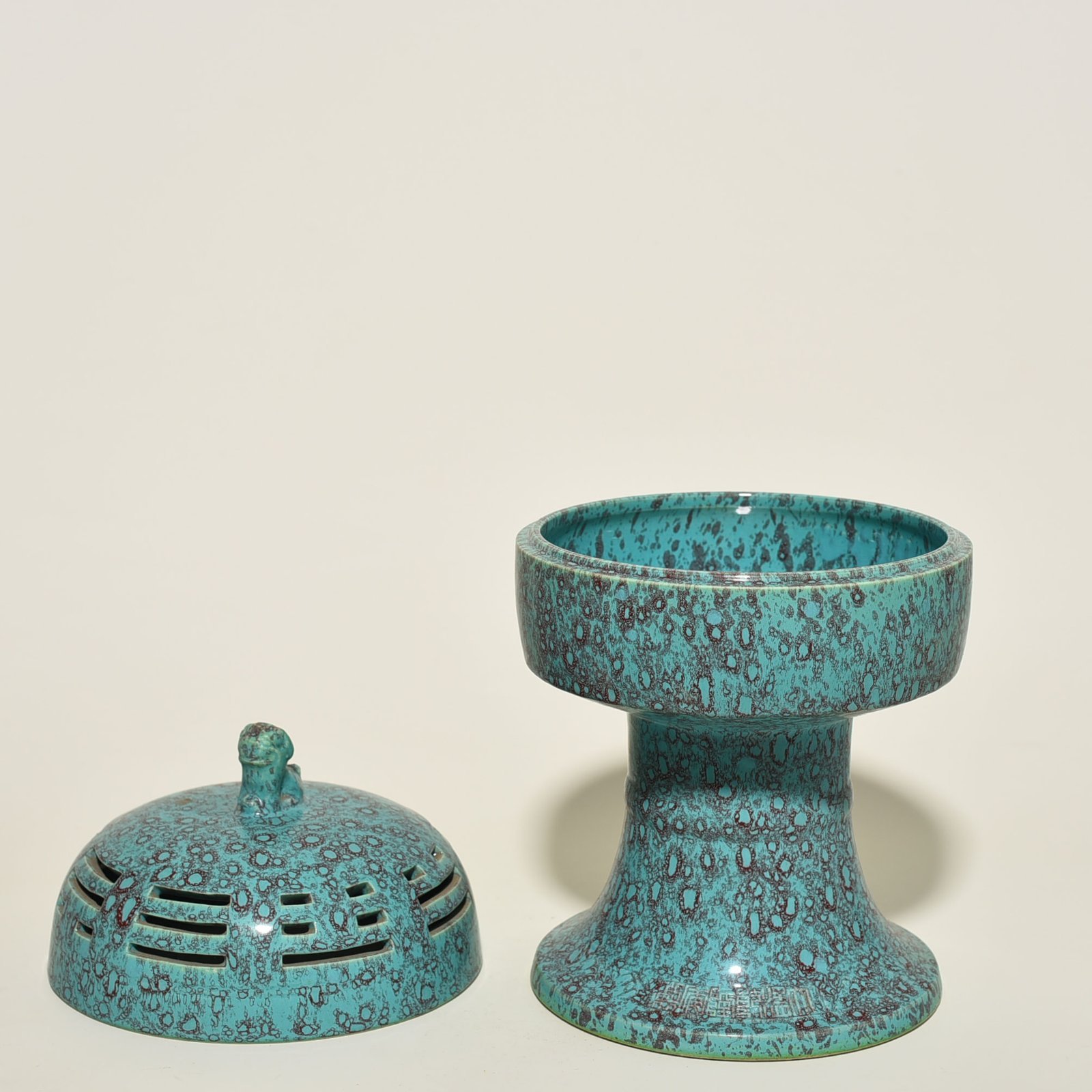 Qing Dynasty Qianlong furnace Jun glaze carved Eight Diagrams