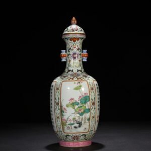 Qing Dynasty Qianlong Coral Green Land Window Floral Verse Pattern Double-Ear Covered Vase