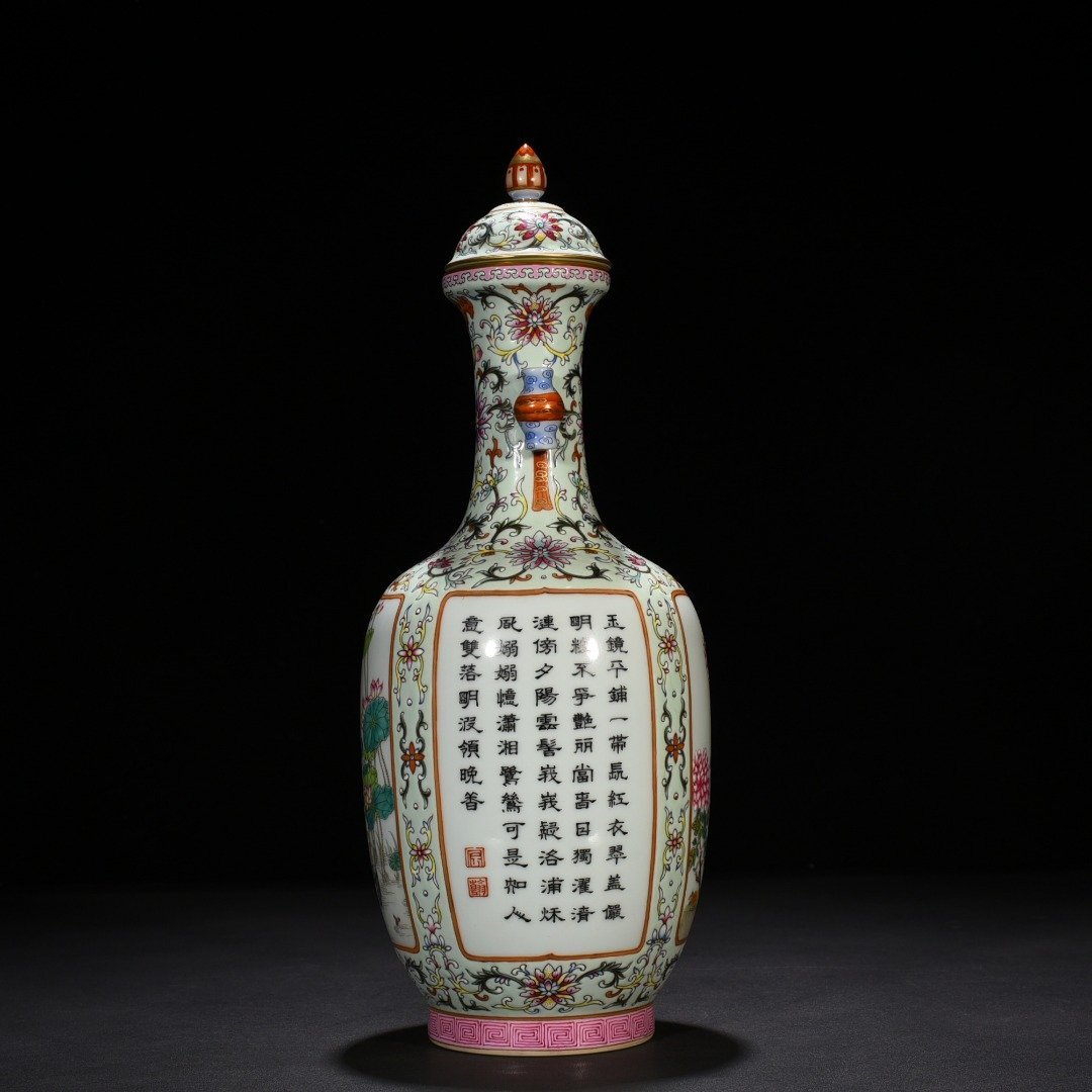 Qing Dynasty Qianlong Coral Green Land Window Floral Verse Pattern Double-Ear Covered Vase