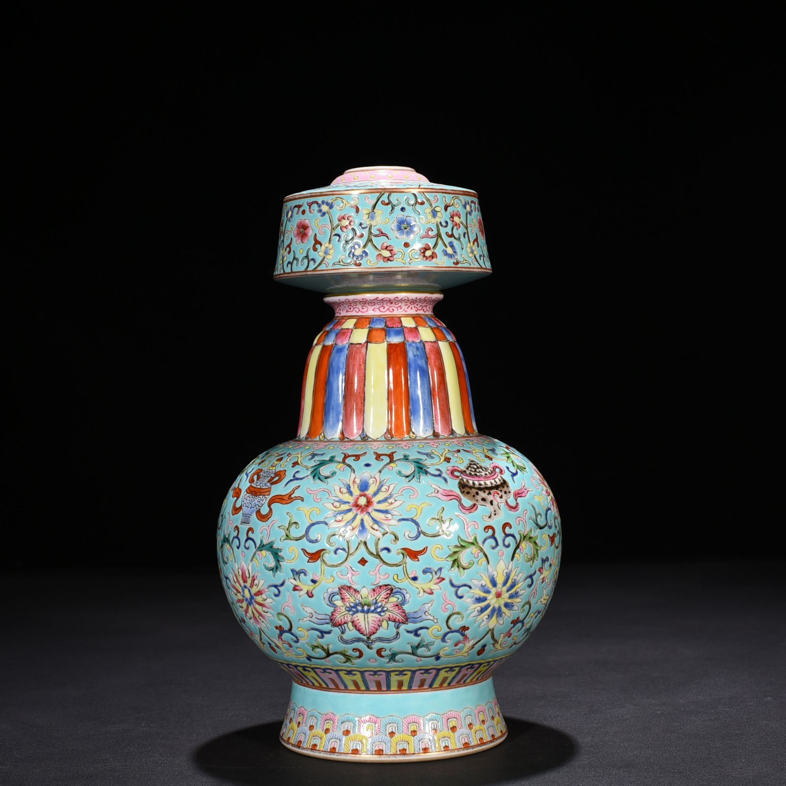 Qing Dynasty Qianlong coral green land pastel wrapped branches and eight treasures pattern Bianba vase