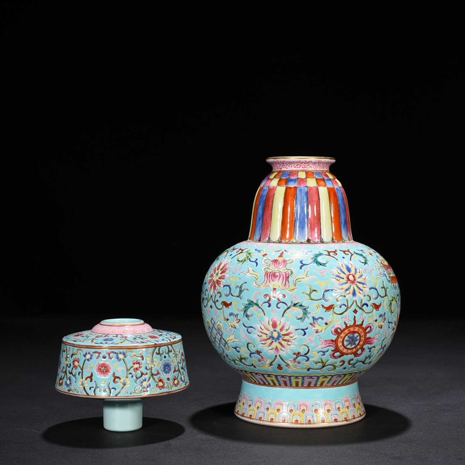 Qing Dynasty Qianlong coral green land pastel wrapped branches and eight treasures pattern Bianba vase