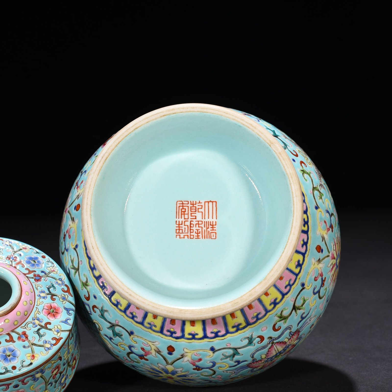 Qing Dynasty Qianlong coral green land pastel wrapped branches and eight treasures pattern Bianba vase