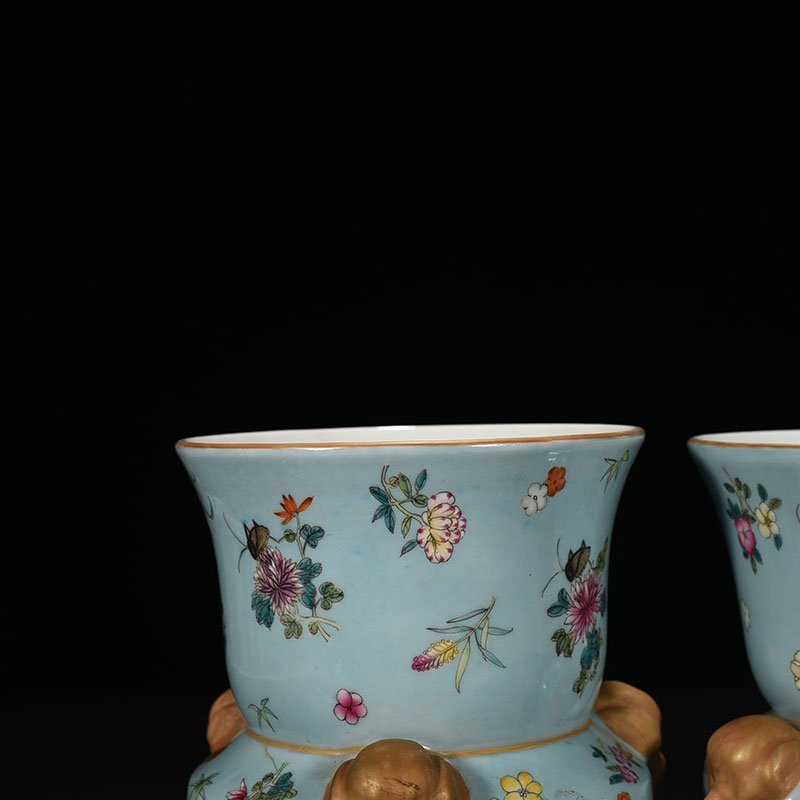 Qing Dynasty Qianlong Coral green field pastel flower vase