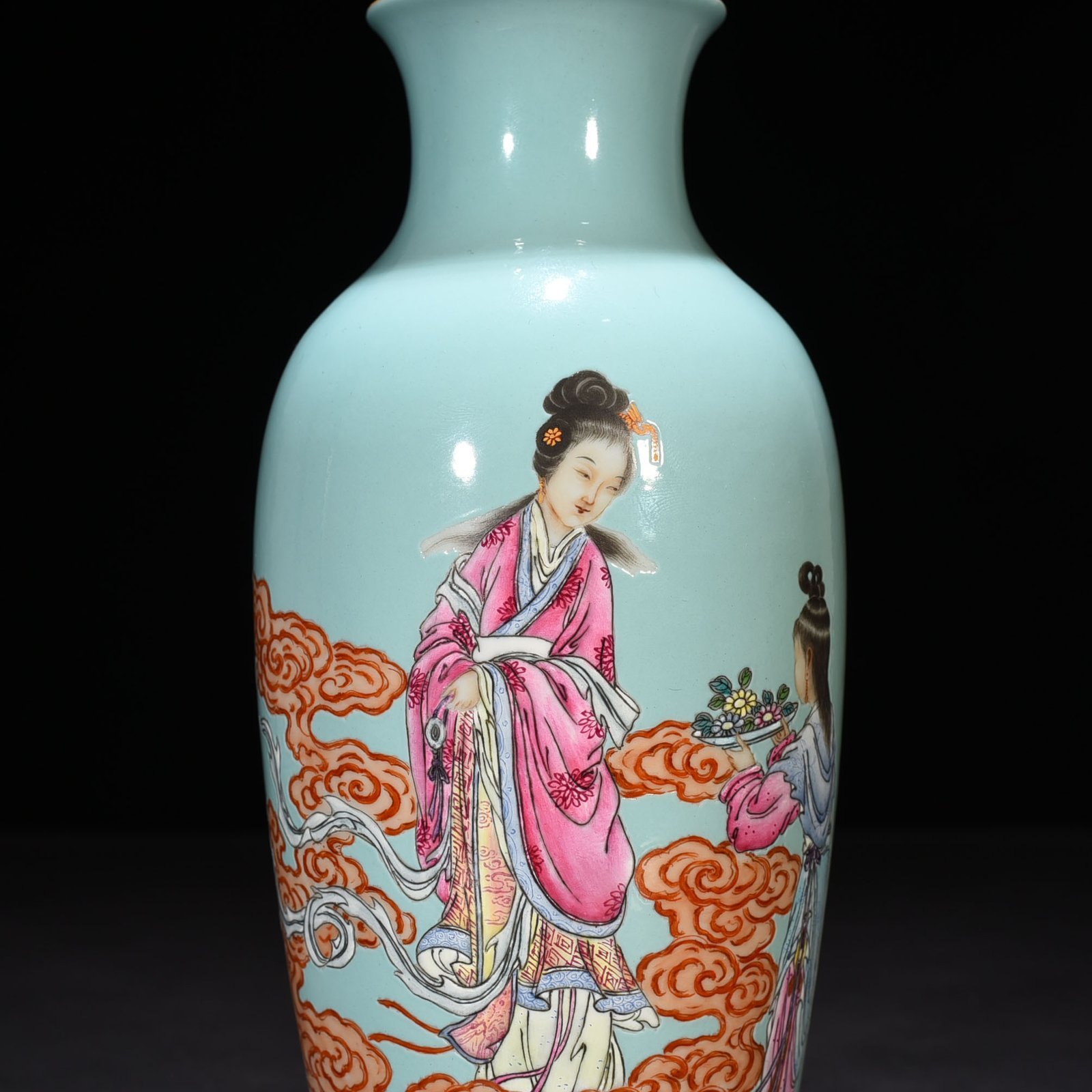 Qing Dynasty Qianlong coral green land pastel Magu character pattern vase