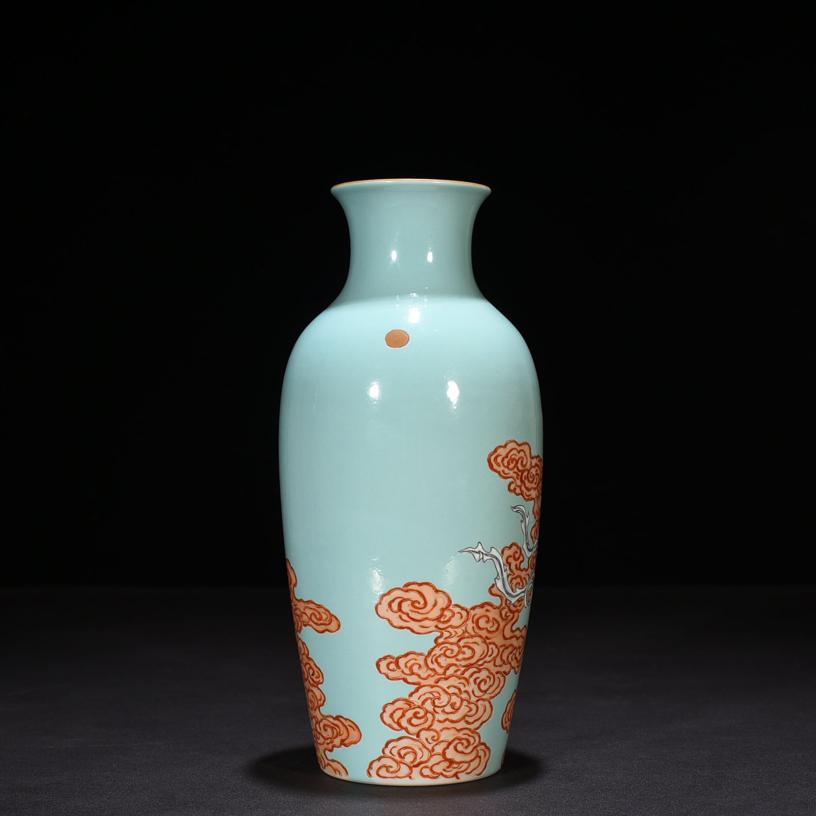 Qing Dynasty Qianlong coral green land pastel Magu character pattern vase