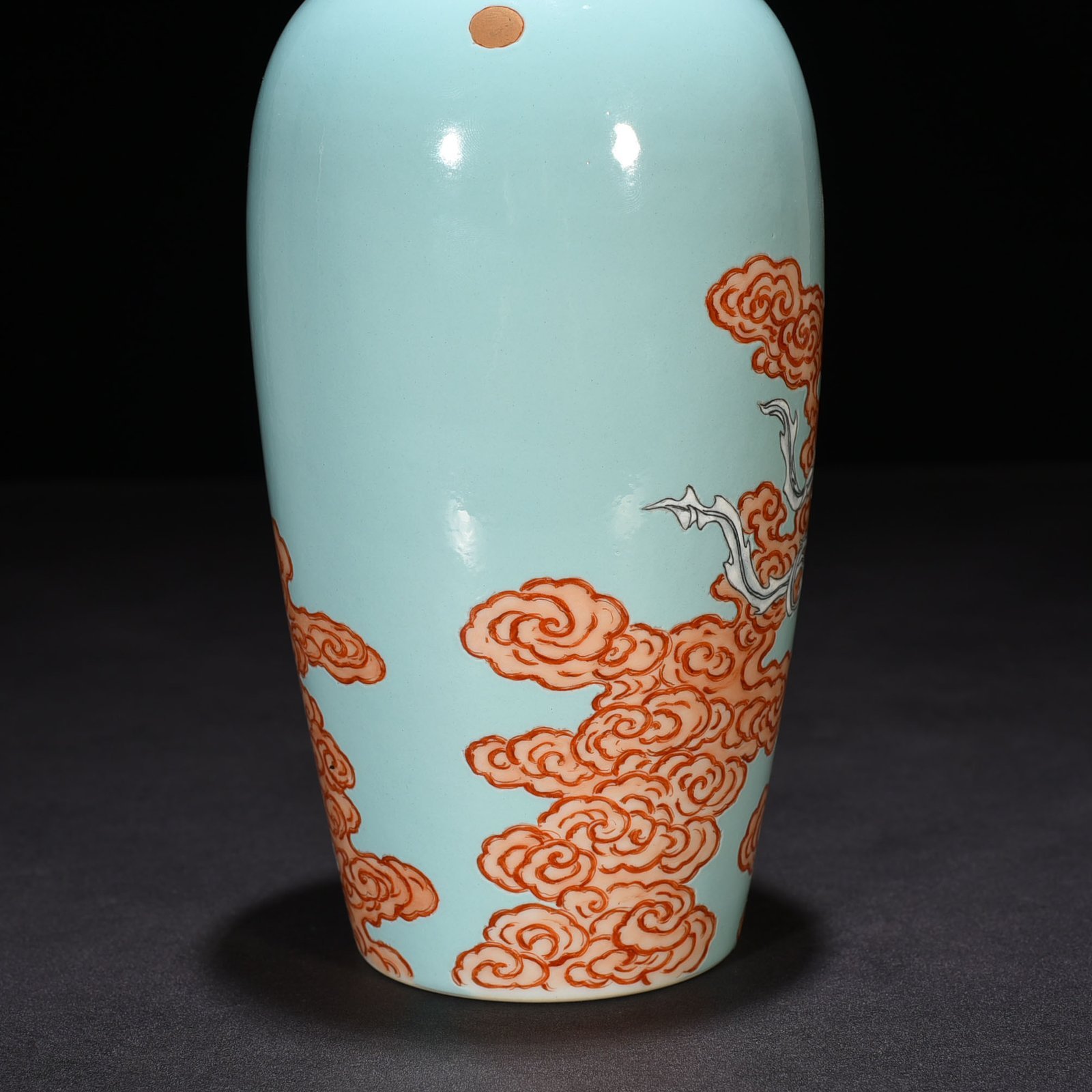 Qing Dynasty Qianlong coral green land pastel Magu character pattern vase