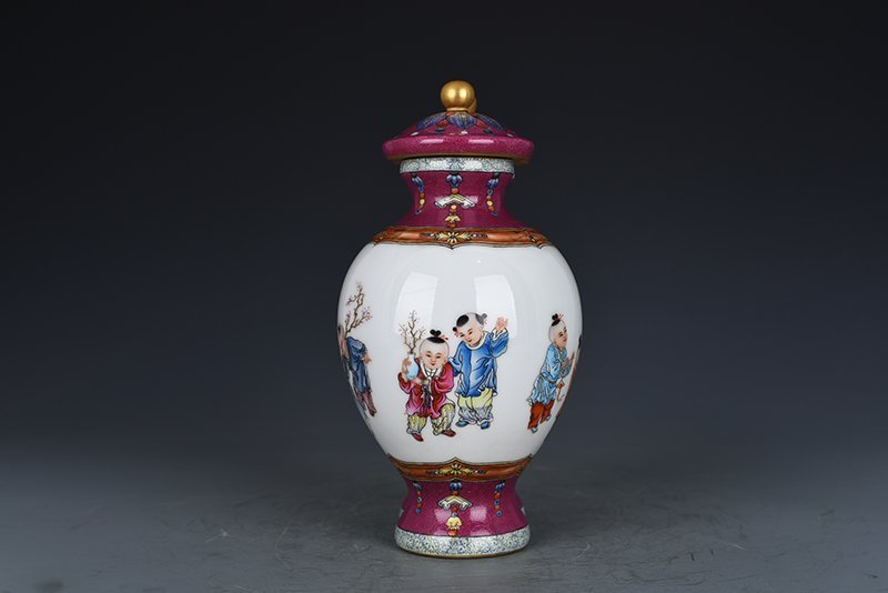 Qing Dynasty Qianlong enamel Sanyang Kaitai infant play pattern double vase