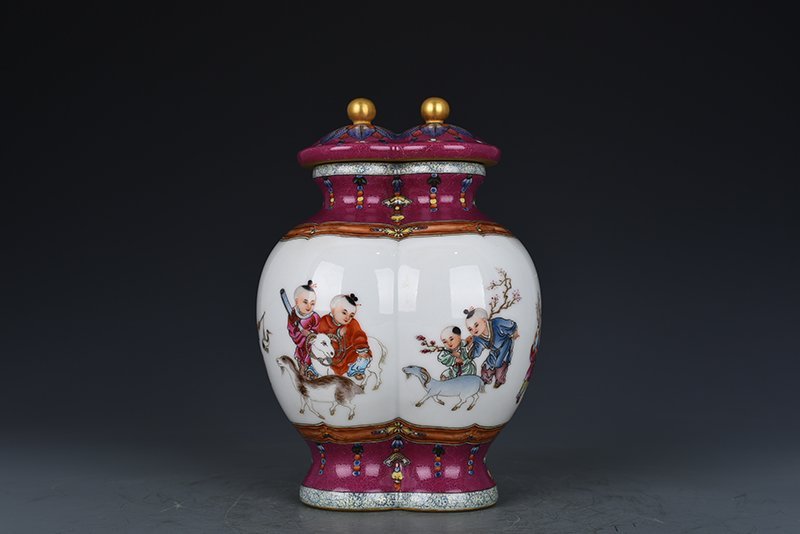 Qing Dynasty Qianlong enamel Sanyang Kaitai infant play pattern double vase