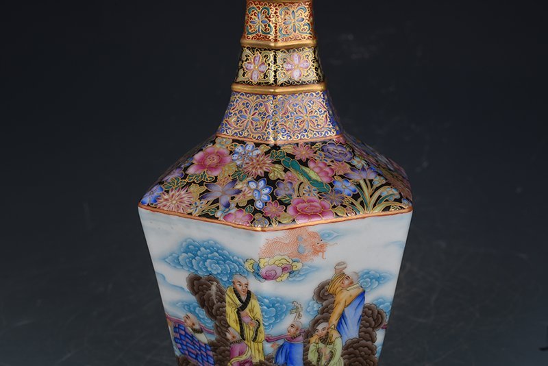 Qing Dynasty Qianlong enamel hammer vase with eighteen Arhat figures