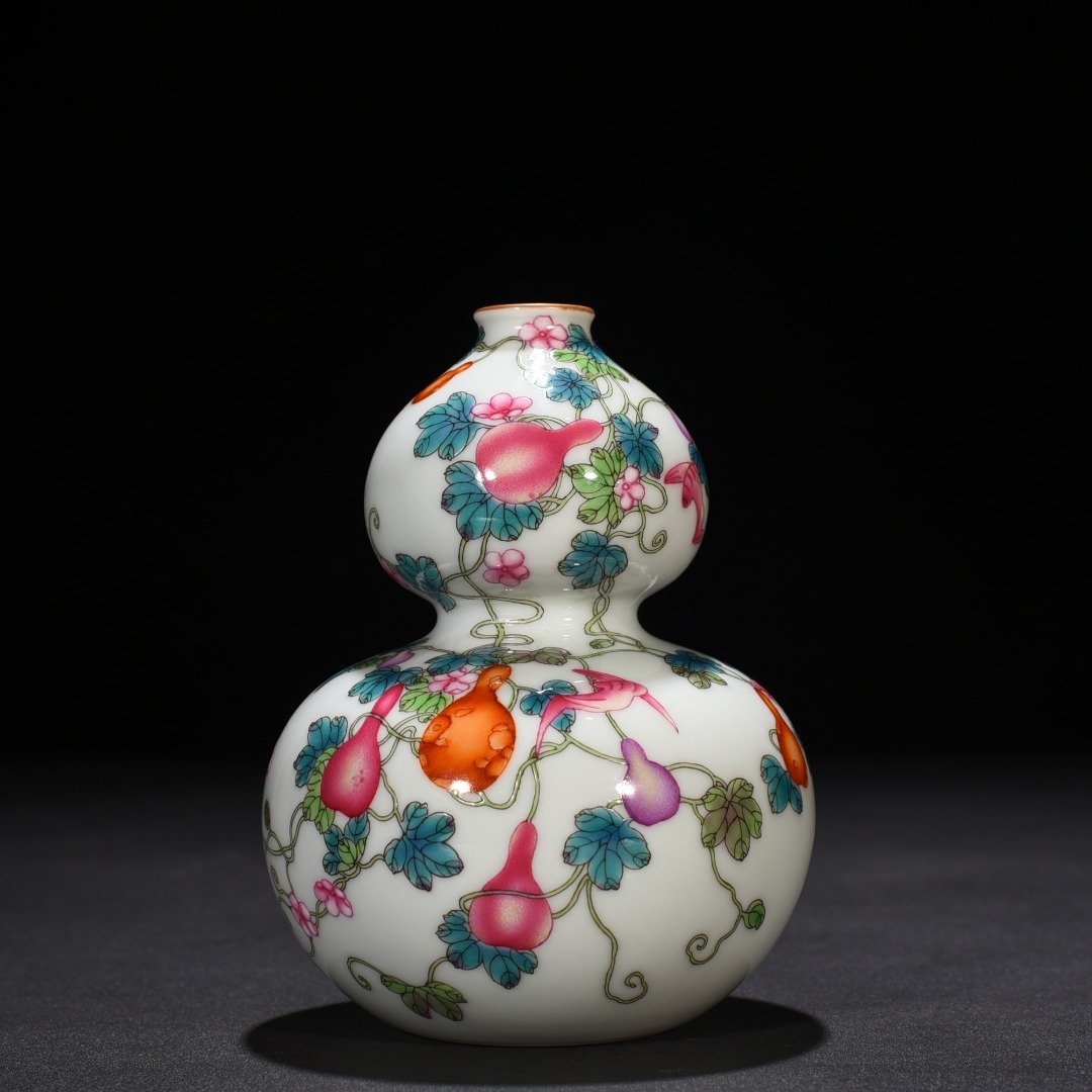 Qing Dynasty Qianlong enamel-colored descendant generations of gourds