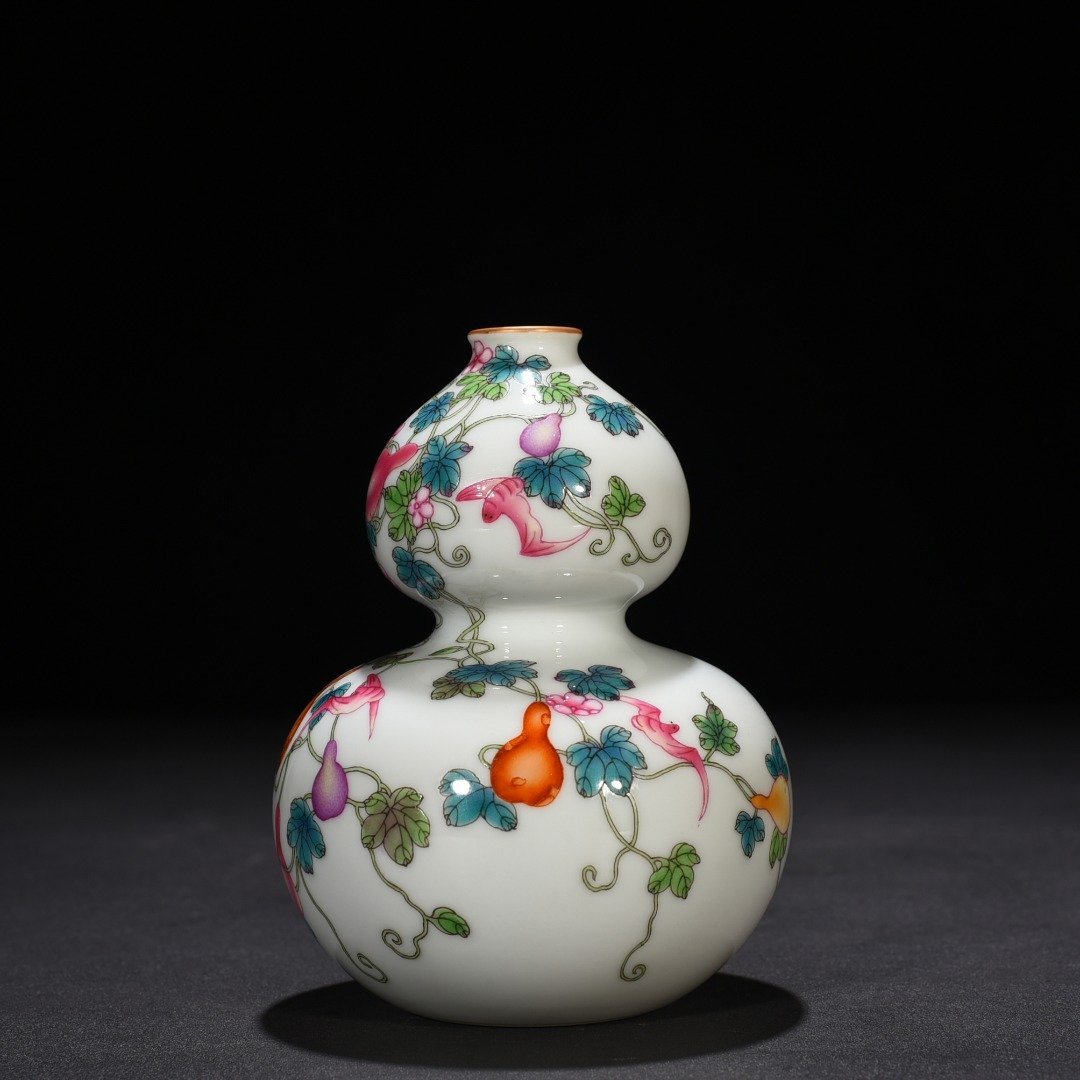 Qing Dynasty Qianlong enamel-colored descendant generations of gourds