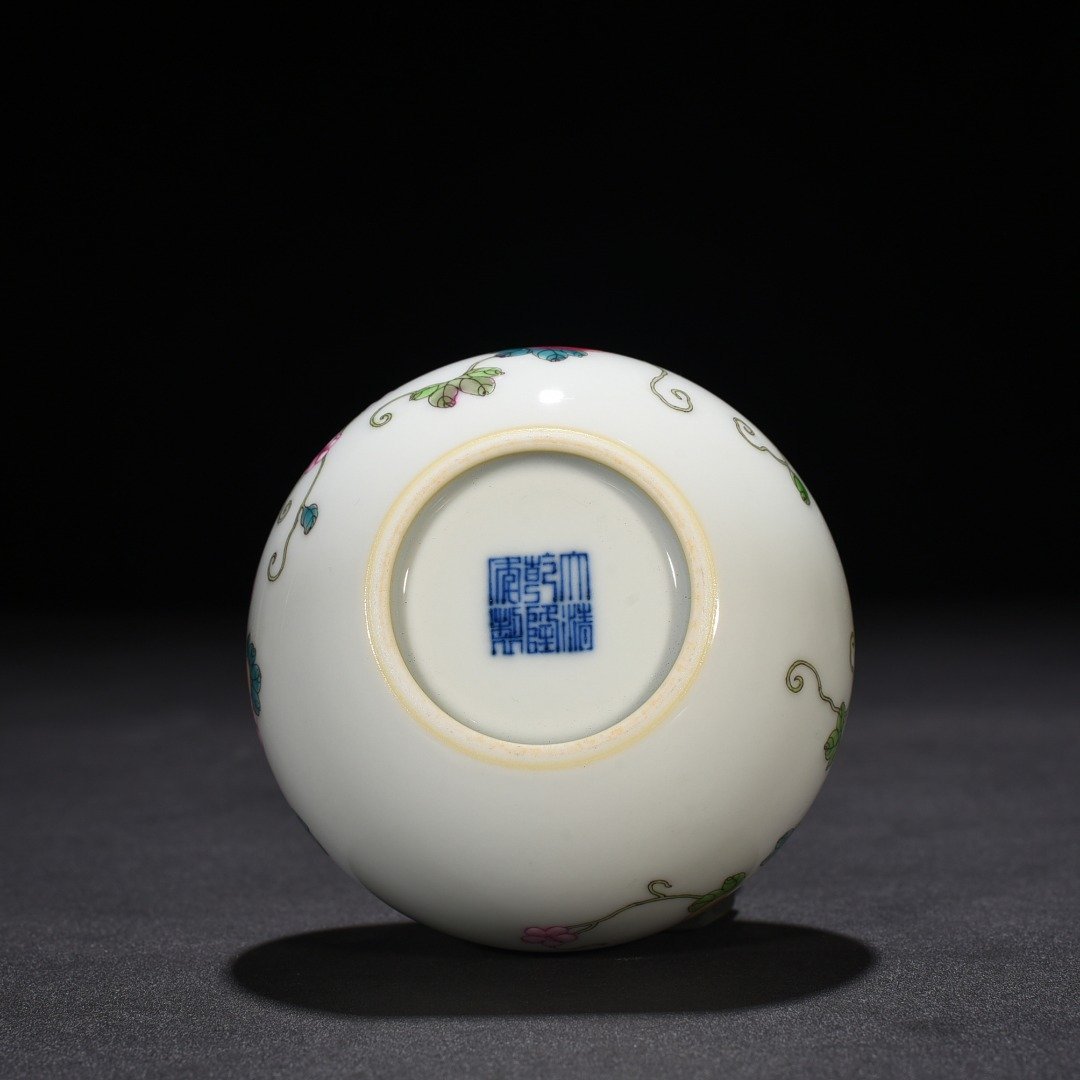 Qing Dynasty Qianlong enamel-colored descendant generations of gourds