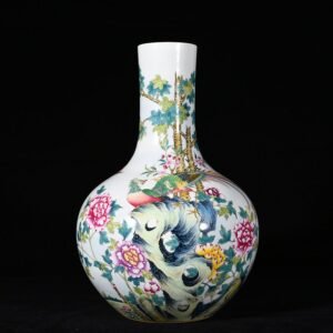 Qing Dynasty Qianlong enamel peacock peony pattern celestial sphere vase