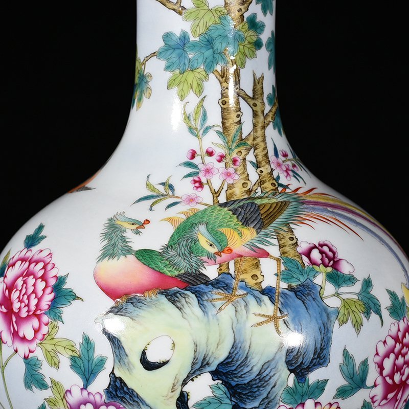Qing Dynasty Qianlong enamel peacock peony pattern celestial sphere vase