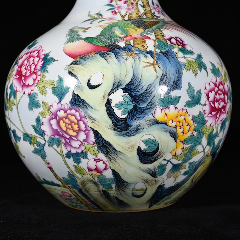 Qing Dynasty Qianlong enamel peacock peony pattern celestial sphere vase