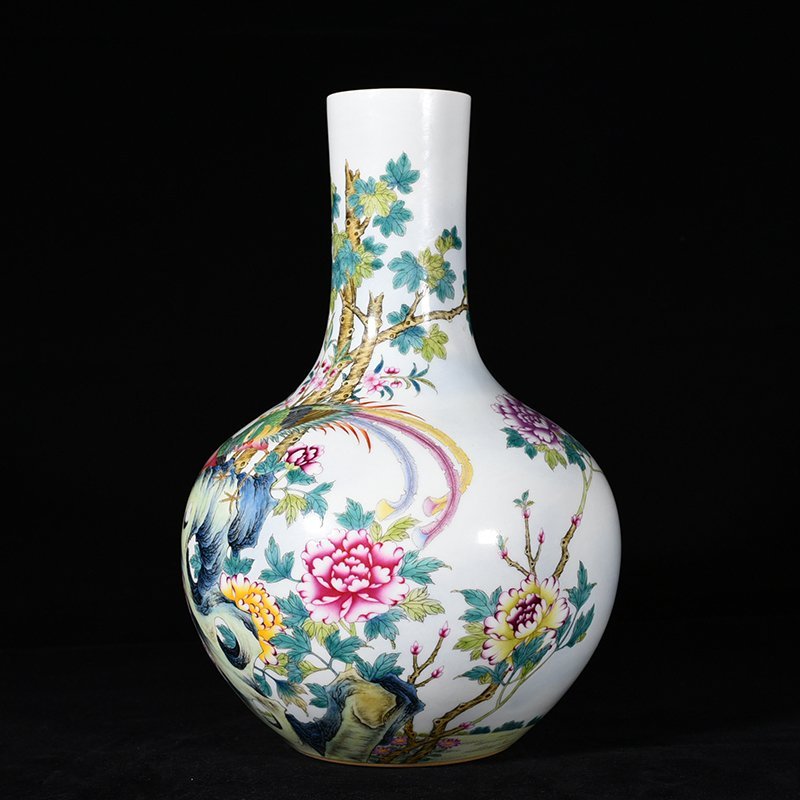 Qing Dynasty Qianlong enamel peacock peony pattern celestial sphere vase