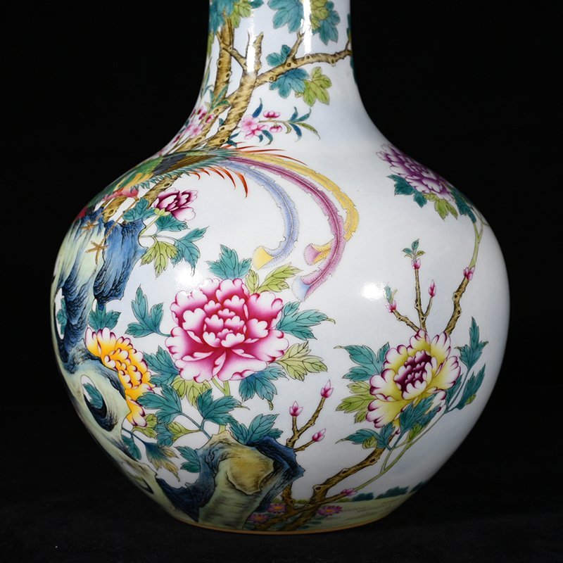 Qing Dynasty Qianlong enamel peacock peony pattern celestial sphere vase