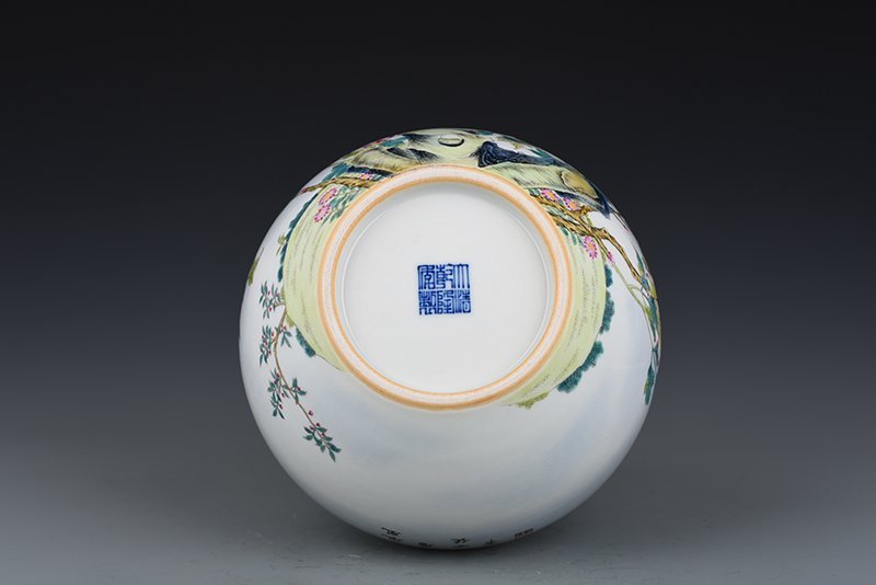 Qing Dynasty Qianlong enamel peacock peony pattern celestial sphere vase