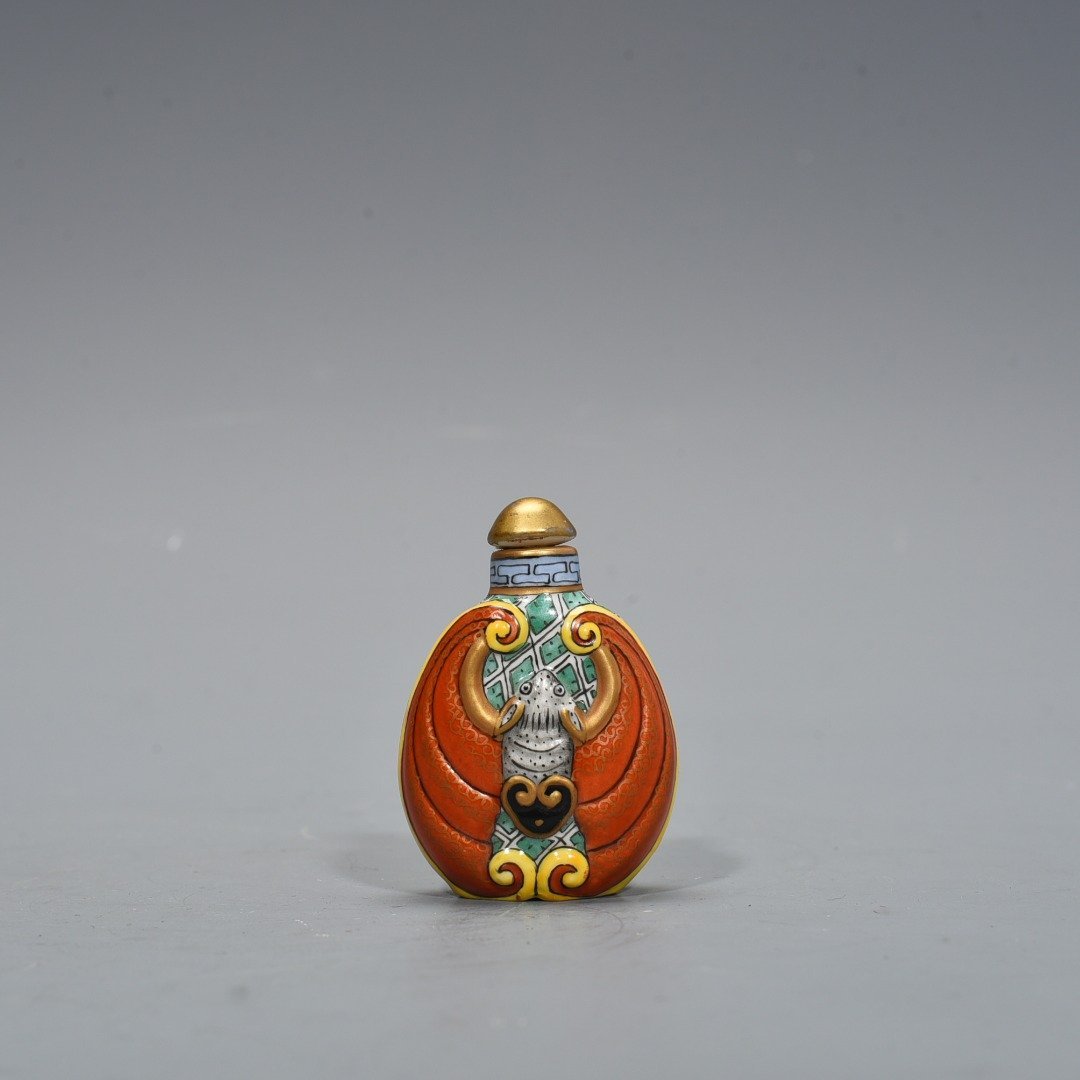 Qing Dynasty Qianlong enamel color painted gold Shuangfu snuff bottle