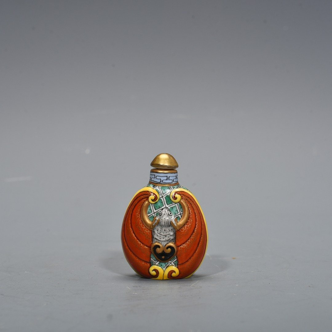 Qing Dynasty Qianlong enamel color painted gold Shuangfu snuff bottle