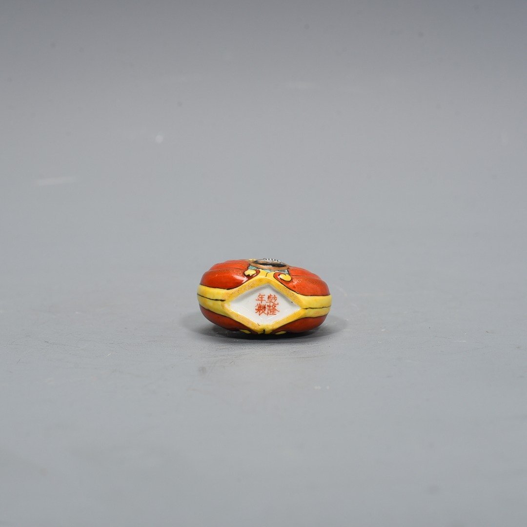 Qing Dynasty Qianlong enamel color painted gold Shuangfu snuff bottle