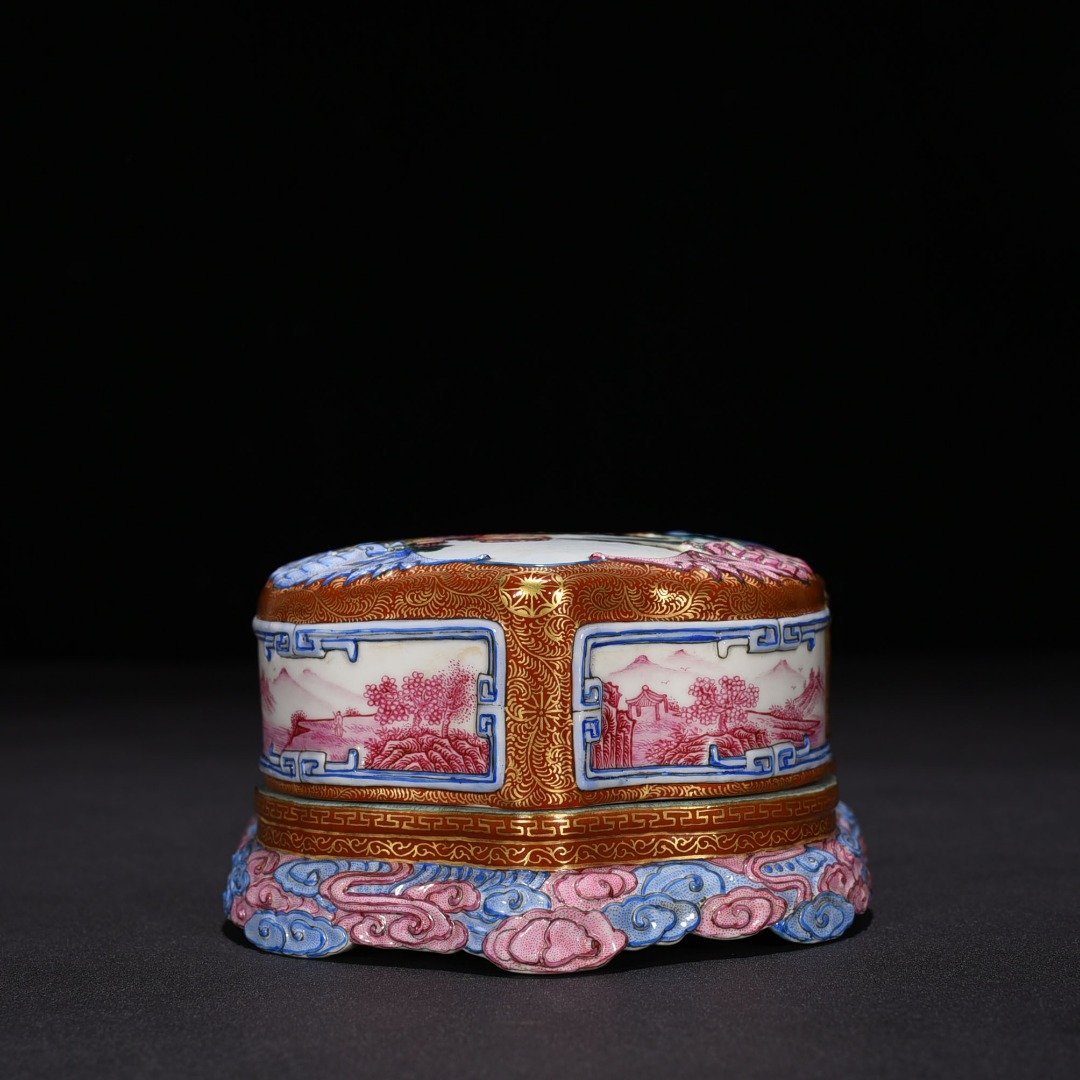 Qing Dynsaty Qianlong enamel color-painted gold blessing and longevity peach-shaped fruit box