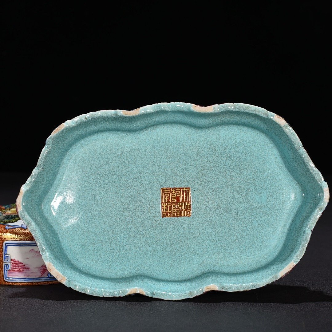 Qing Dynsaty Qianlong enamel color-painted gold blessing and longevity peach-shaped fruit box