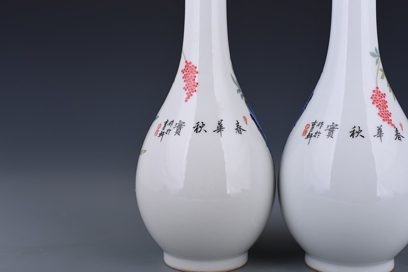 Qing Dyansty Qianlong enamel lake stone and flower pattern vase