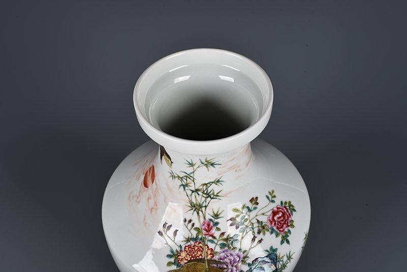 Qing Dynasty Qianlong enamel dish vase with peony flower