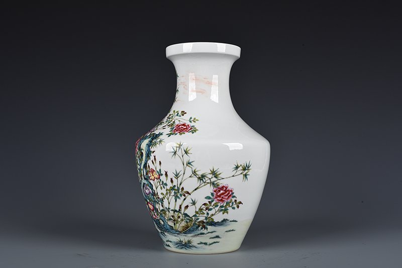 Qing Dynasty Qianlong enamel peony flower and bird pattern dish vase