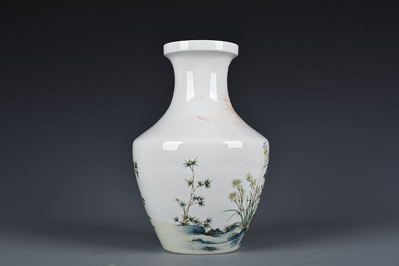 Qing Dynasty Qianlong enamel peony flower and bird pattern dish vase