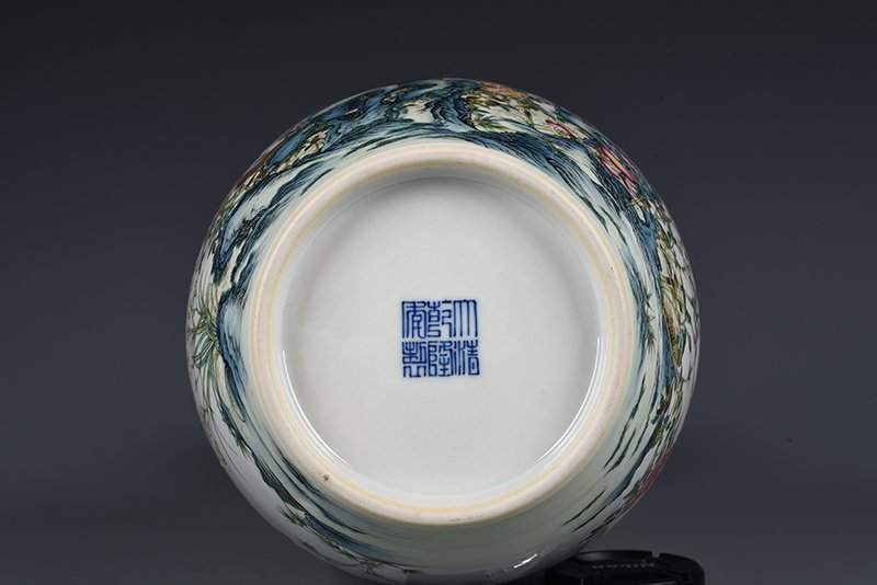 Qing Dynasty Qianlong enamel peony flower and bird pattern dish vase