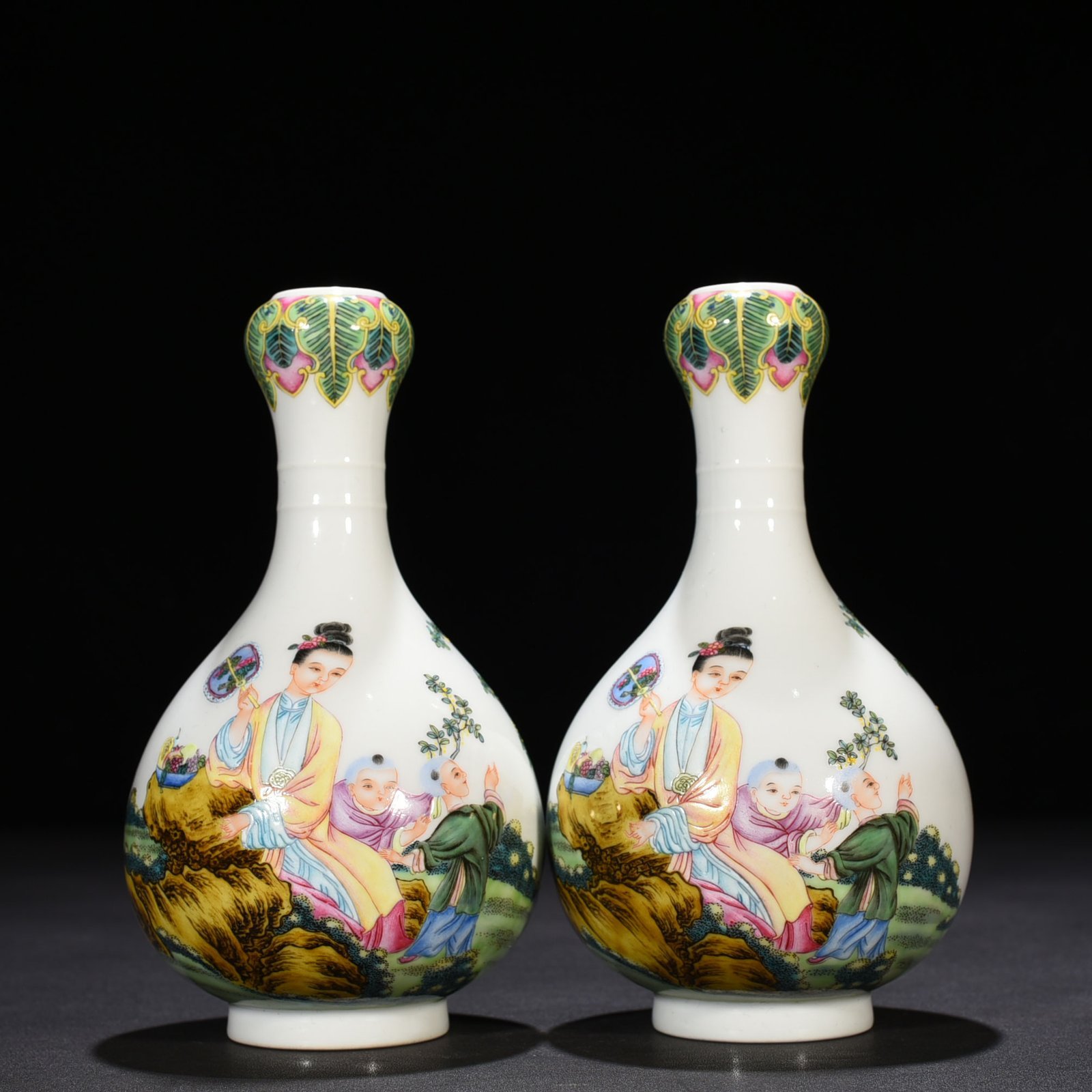 Qing Dynasty Qianlong enamel beauty with figure pattern garlic vase