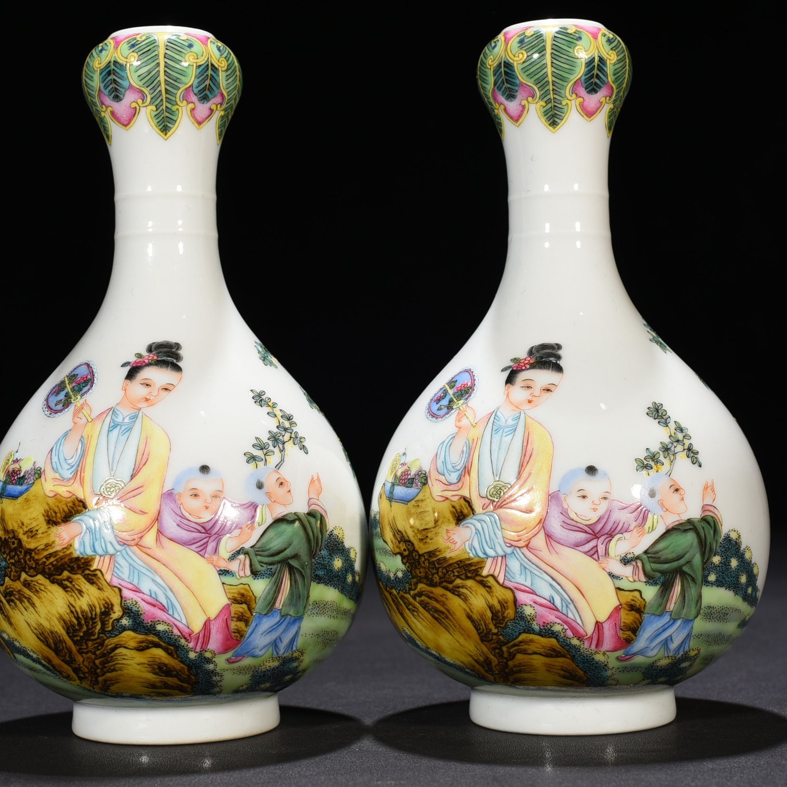 Qing Dynasty Qianlong enamel beauty with figure pattern garlic vase